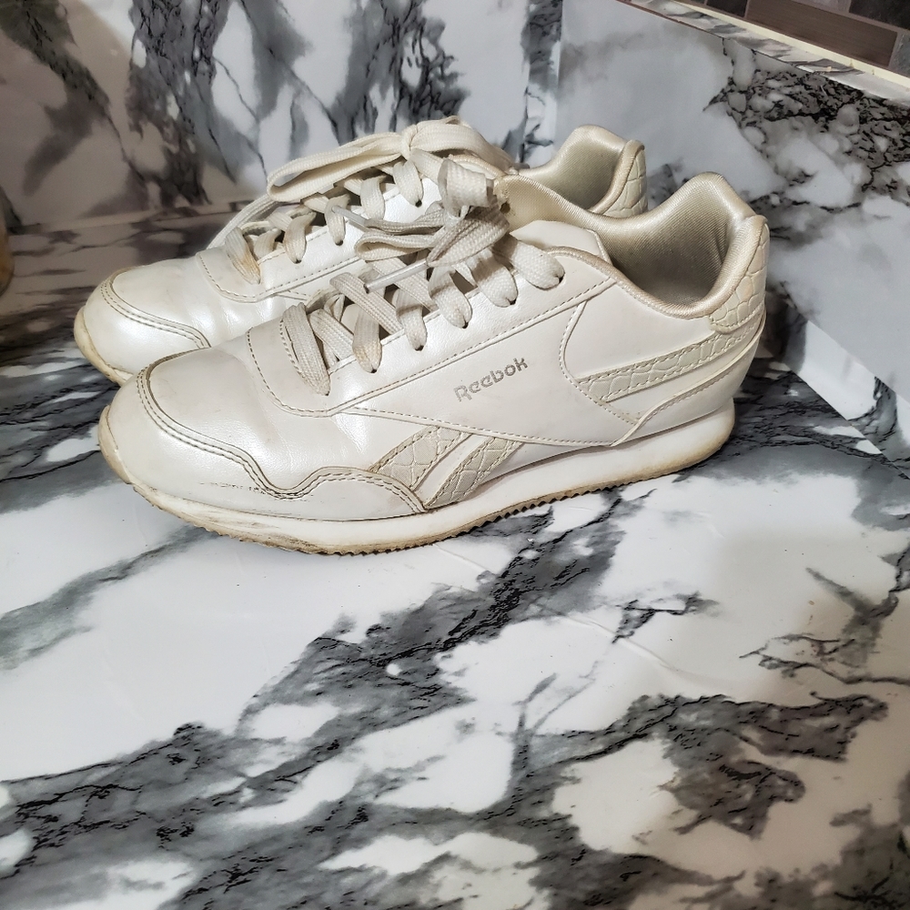 ❤️‍🩹 holographic Reebok sneakers